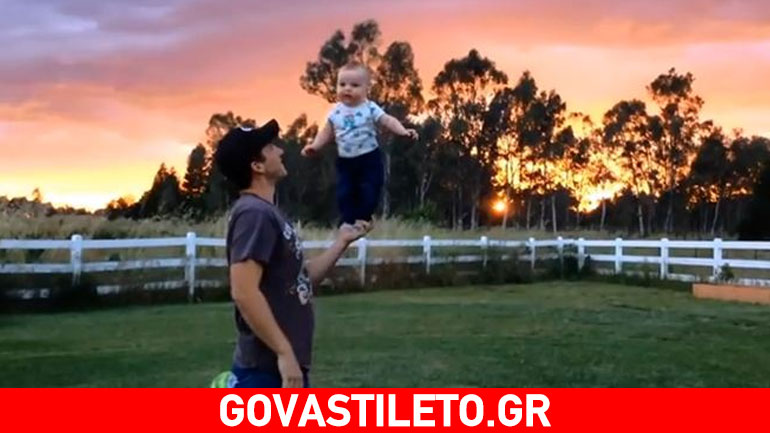 Δείτε τον απίστευτο μπέμπη που ισορροπεί στην παλάμη του μπαμπά του